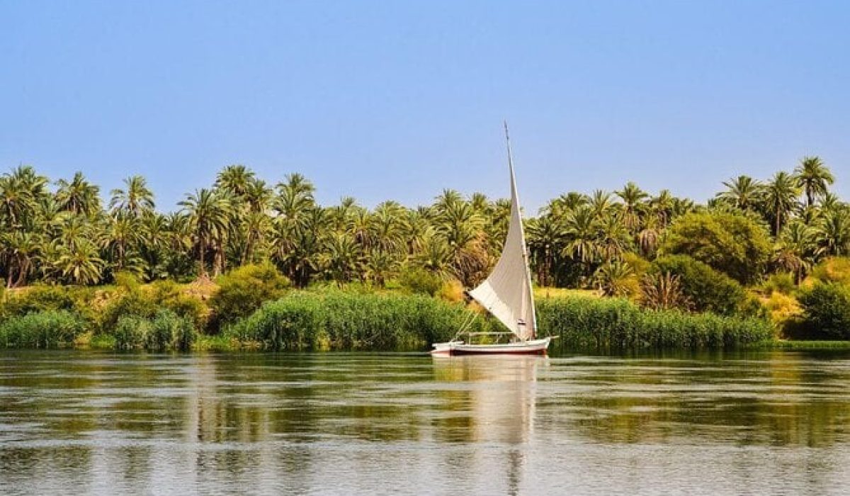 short-felucca-trip-on-the-nile-in-cairo