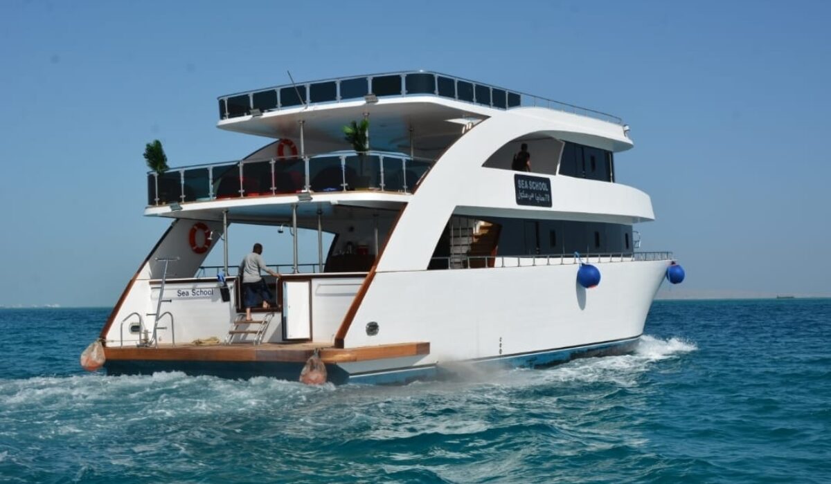 luxury Yacht Trip - Aquila Adventures